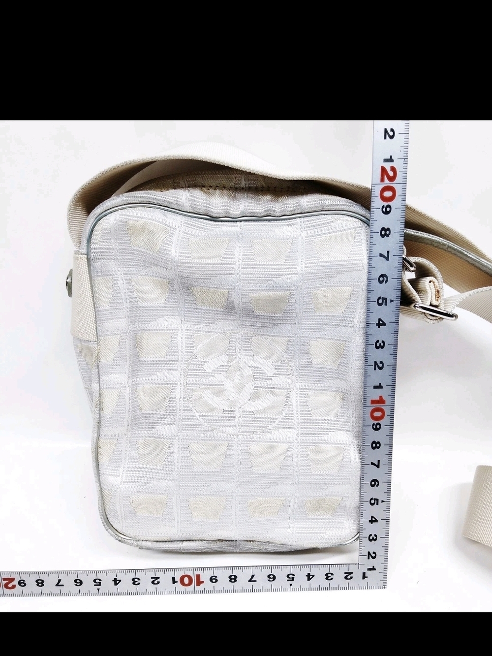 Authentic CHANEL Cream and White Crossbody Camera Bag with CC Charm - Picture 2 of 9